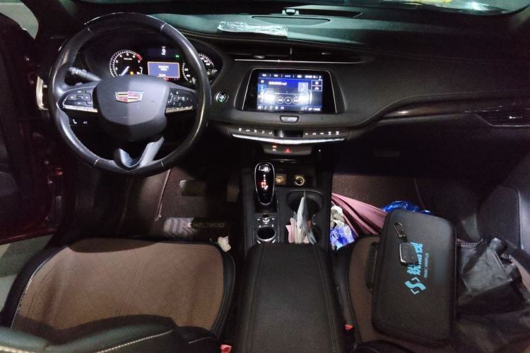 Used Cadillac XT4 2021 28T Two-Wheel Drive Tech Edition Center Console