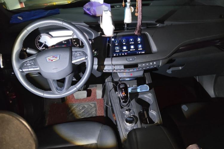 Used Cadillac XT4 2021 28T Two-Wheel Drive Tech Edition Center Console