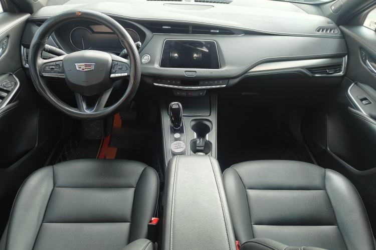 Used Cadillac XT4 2021 28T Two-Wheel Drive Leading Version Center Console