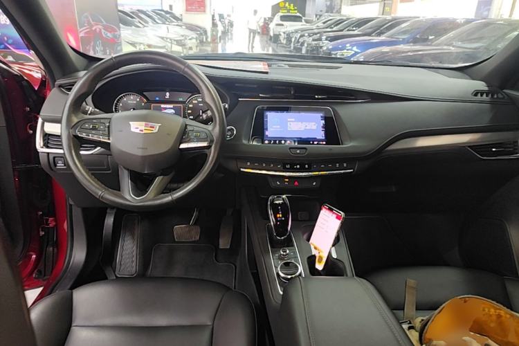 Used Cadillac XT4 2021 28T Two-Wheel Drive Luxury Version Center Console