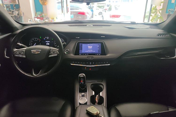 Used Cadillac XT4 2021 28T Two-Wheel Drive Tech Edition Center Console