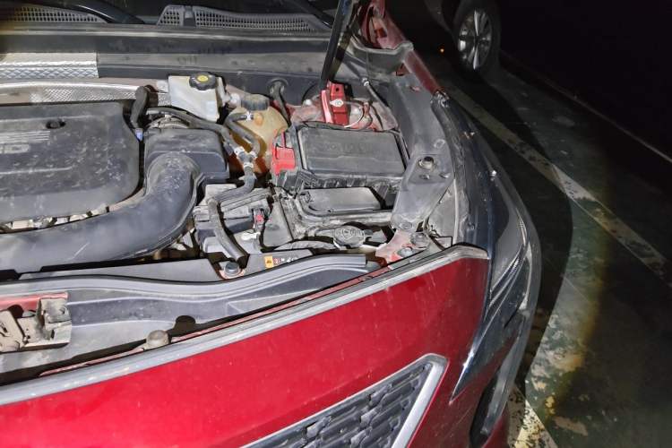 Used Cadillac XT4 2021 28T Two-Wheel Drive Tech Edition Engine Bay Left