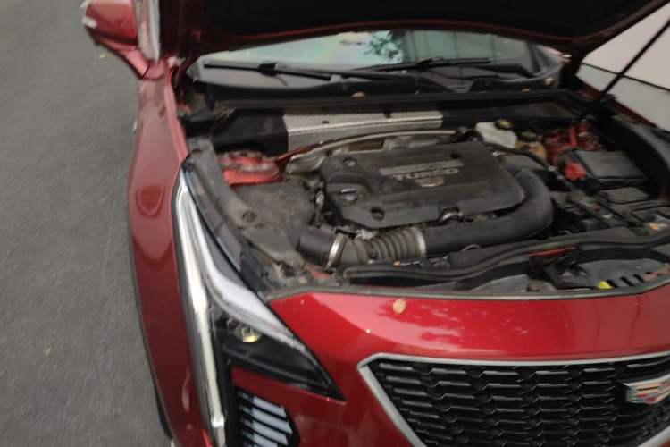 Used Cadillac XT4 2021 28T Two-Wheel Drive Luxury Version Engine Bay Right
