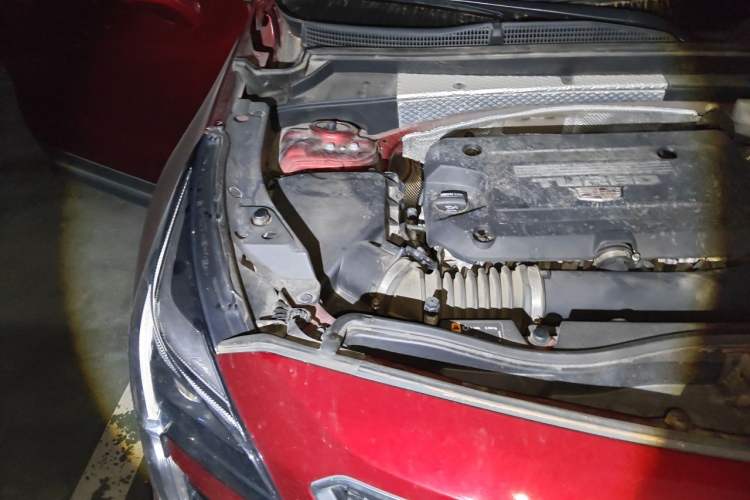 Used Cadillac XT4 2021 28T Two-Wheel Drive Tech Edition Engine Bay Right