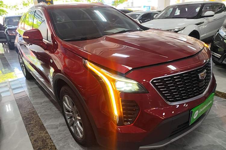 Used Cadillac XT4 2021 28T Two-Wheel Drive Luxury Version Front Right 45 Deg