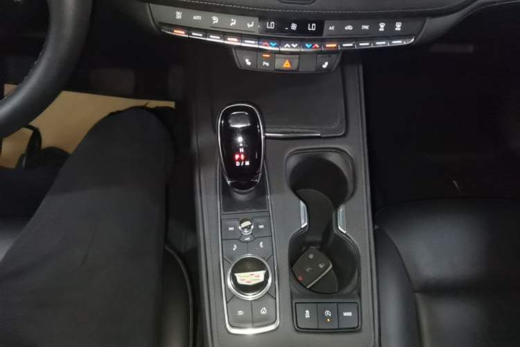 Used Cadillac XT4 2021 28T Two-Wheel Drive Luxury Version Gear Lever