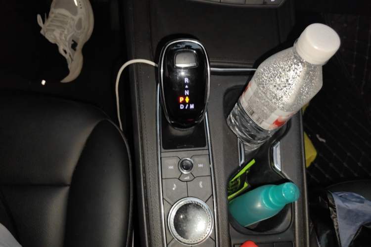 Used Cadillac XT4 2021 28T Two-Wheel Drive Luxury Version Gear Lever