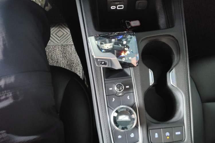 Used Cadillac XT4 2021 28T Two-Wheel Drive Leading Version Gear Lever