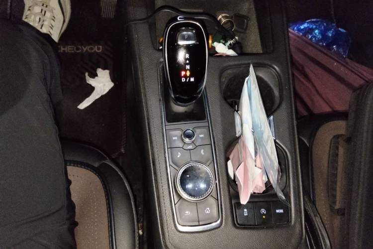Used Cadillac XT4 2021 28T Two-Wheel Drive Tech Edition Gear Lever