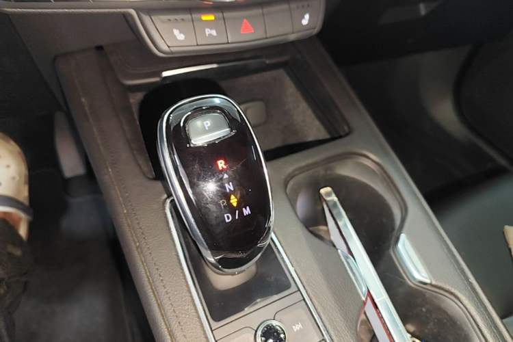 Used Cadillac XT4 2021 28T Two-Wheel Drive Luxury Version Gear Lever