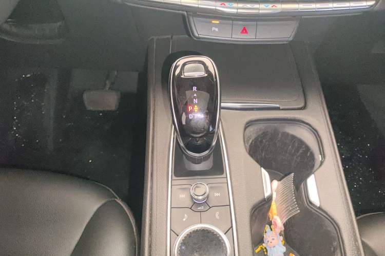 Used Cadillac XT4 2021 28T Two-Wheel Drive Tech Edition Gear Lever