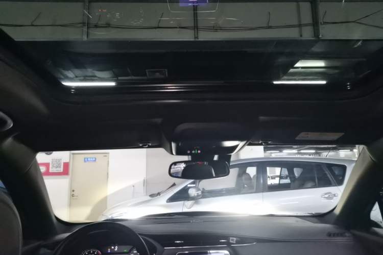 Used Cadillac XT4 2021 28T Two-Wheel Drive Luxury Version Headliner