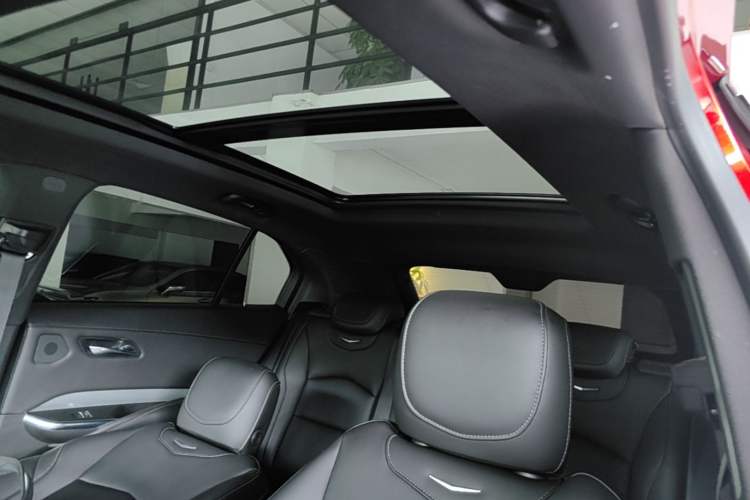 Used Cadillac XT4 2021 28T Two-Wheel Drive Leading Version Headliner