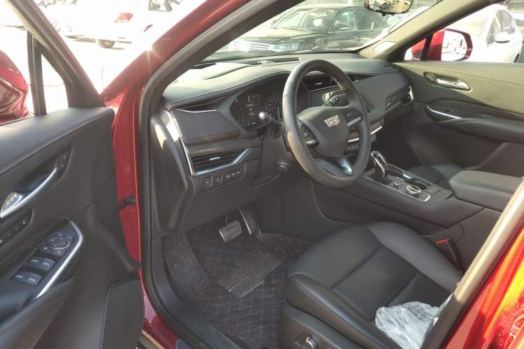 Used Cadillac XT4 2021 28T Four-Wheel Drive Platinum Sport Edition Interior 2