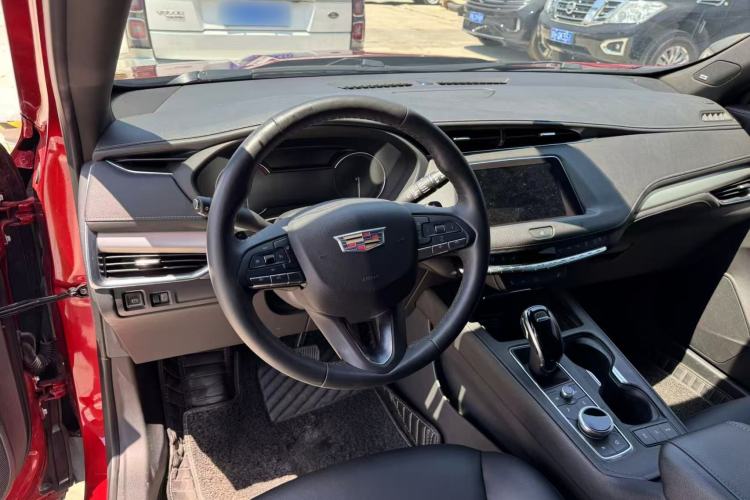 Used Cadillac XT4 2021 28T Two-Wheel Drive Leading Version Interior 3