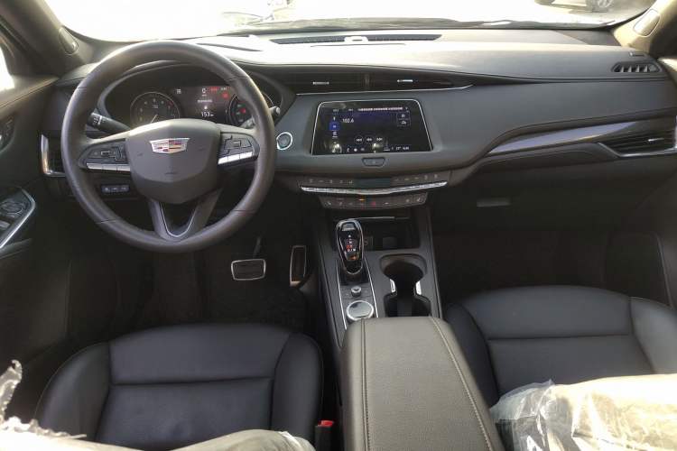 Used Cadillac XT4 2021 28T Four-Wheel Drive Platinum Sport Edition Interior 3
