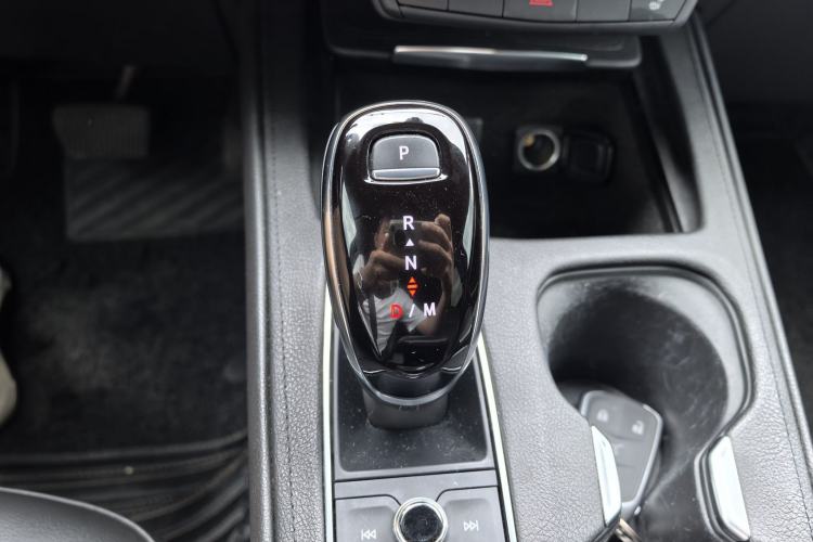 Used Cadillac XT4 2021 28T Two-Wheel Drive Leading Version Interior 7