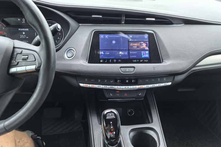 Used Cadillac XT4 2021 28T Two-Wheel Drive Leading Version Interior 8