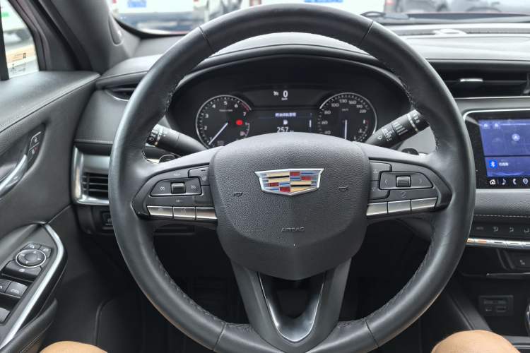 Used Cadillac XT4 2021 28T Two-Wheel Drive Leading Version Interior 9