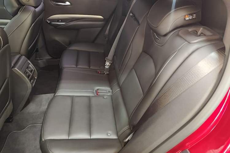 Used Cadillac XT4 2021 28T Two-Wheel Drive Luxury Version Left Rear Seat
