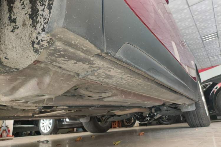 Used Cadillac XT4 2021 28T Two-Wheel Drive Tech Edition Left Side Sill
