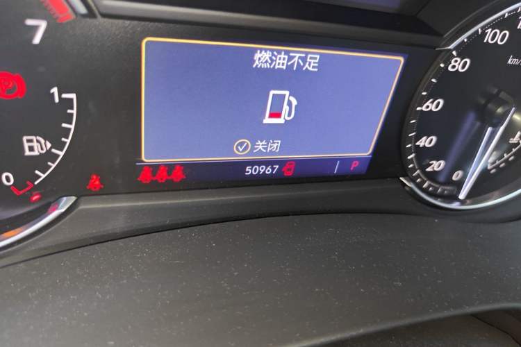 Used Cadillac XT4 2021 28T Two-Wheel Drive Leading Version Odometer Close Up