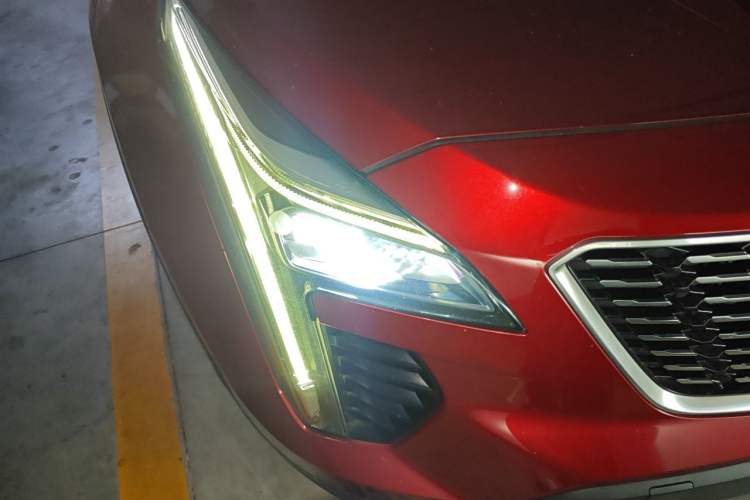 Used Cadillac XT4 2021 28T Two-Wheel Drive Leading Version Right Front Headlight