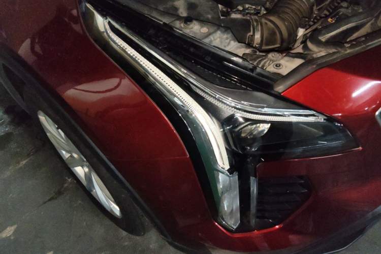 Used Cadillac XT4 2021 28T Two-Wheel Drive Tech Edition Right Front Headlight