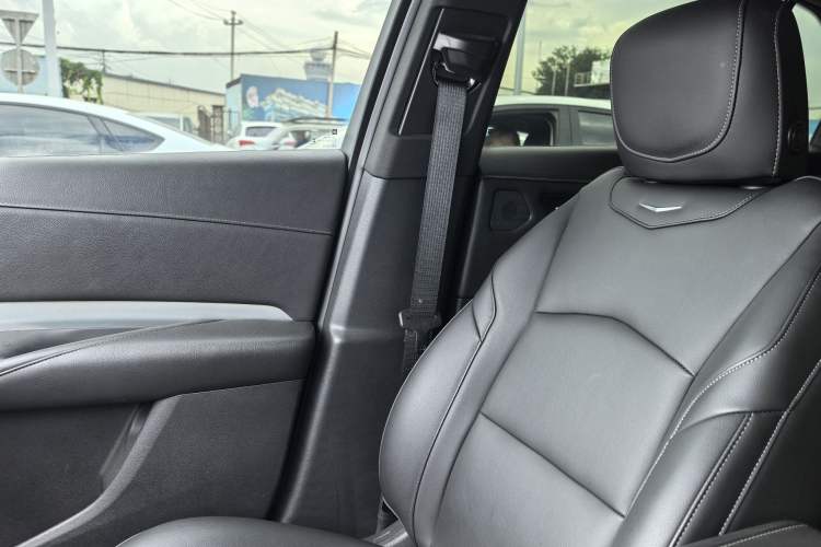 Used Cadillac XT4 2021 28T Two-Wheel Drive Leading Version Right Front Seat