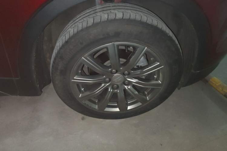 Used Cadillac XT4 2021 28T Two-Wheel Drive Luxury Version Right Front Wheel Hub