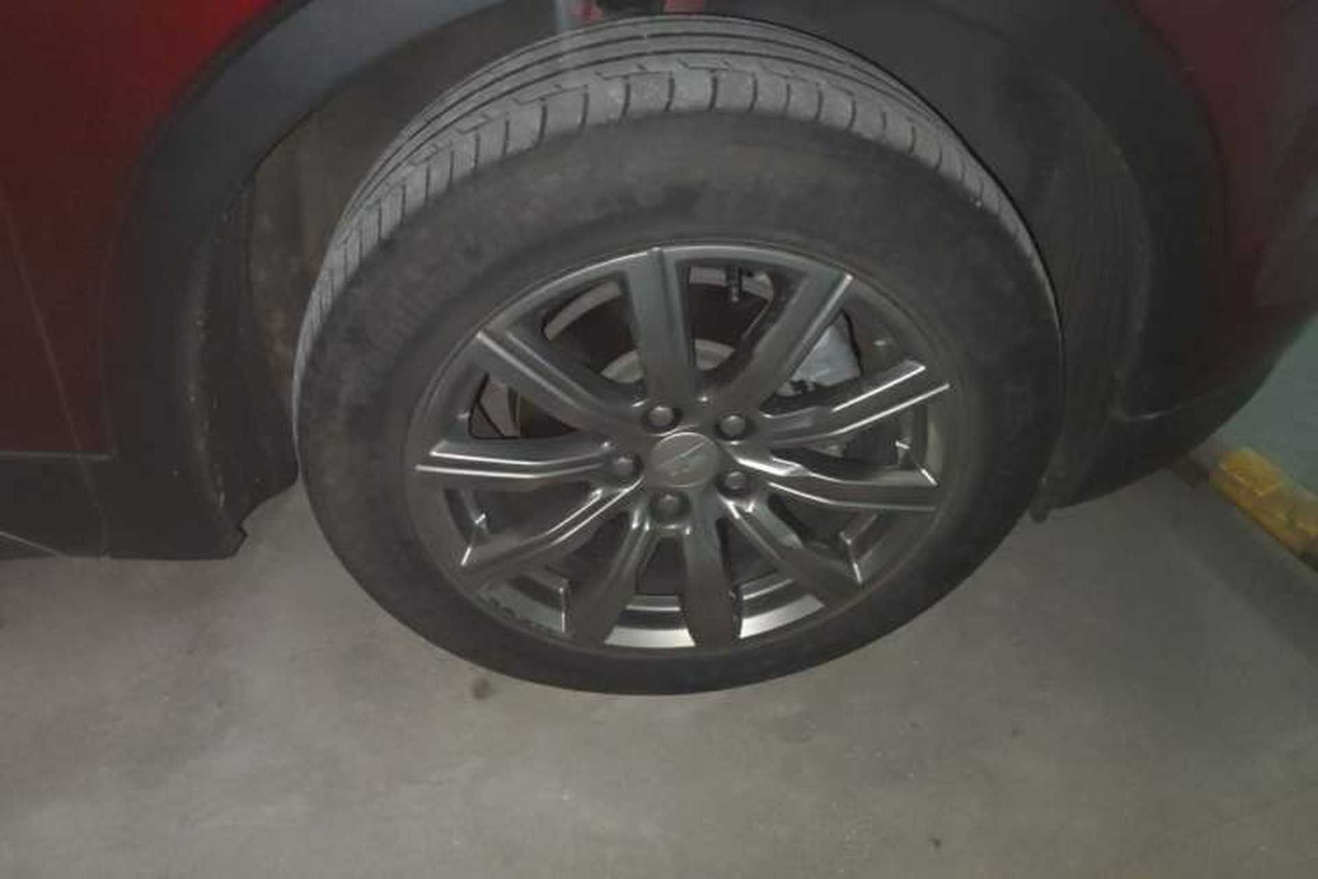 Used Cadillac XT4 2021 28T Two-Wheel Drive Luxury Version Right Front Wheel Hub