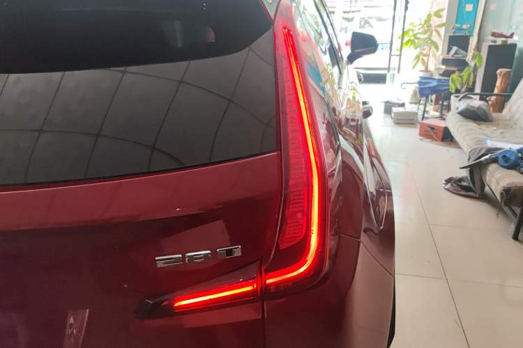 Used Cadillac XT4 2021 28T Two-Wheel Drive Tech Edition Right Rear Taillight