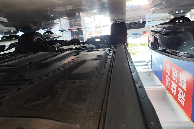 Used Cadillac XT4 2021 28T Two-Wheel Drive Luxury Version Right Side Sill