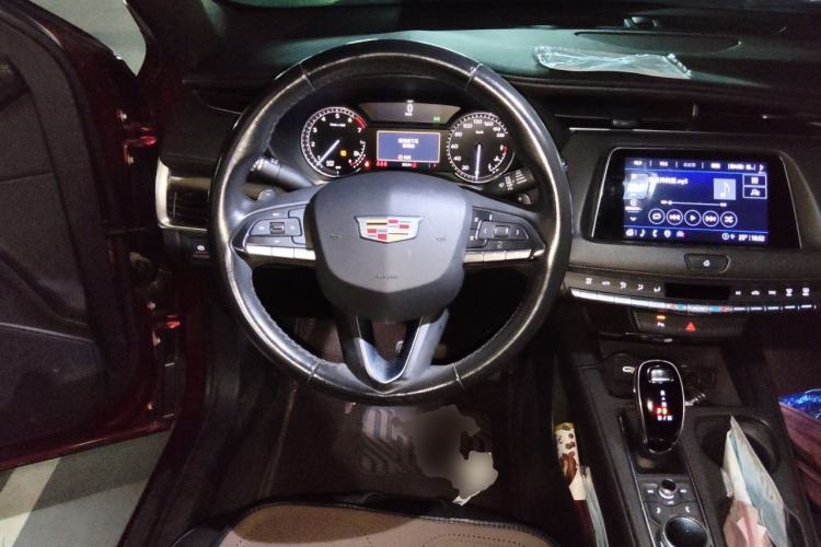 Used Cadillac XT4 2021 28T Two-Wheel Drive Tech Edition Steering Wheel