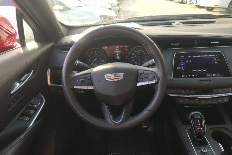 Used Cadillac XT4 2021 28T Four-Wheel Drive Platinum Sport Edition Steering Wheel