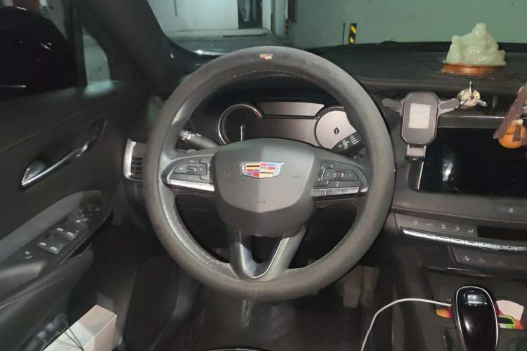 Used Cadillac XT4 2021 28T Two-Wheel Drive Luxury Version Steering Wheel
