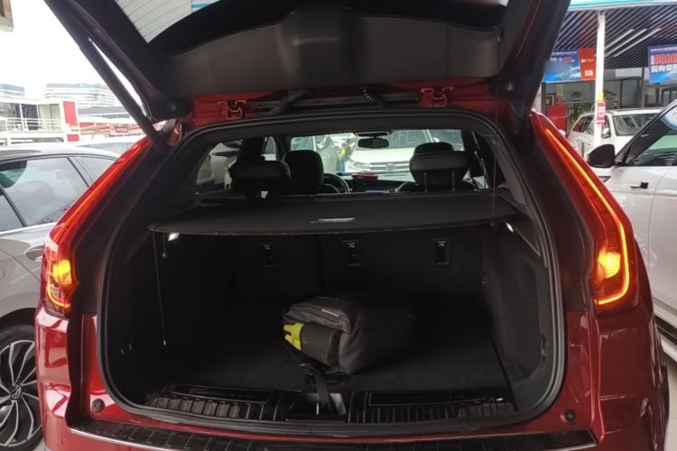 Used Cadillac XT4 2021 28T Two-Wheel Drive Leading Version Trunk
