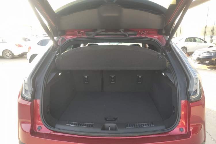 Used Cadillac XT4 2021 28T Four-Wheel Drive Platinum Sport Edition Trunk