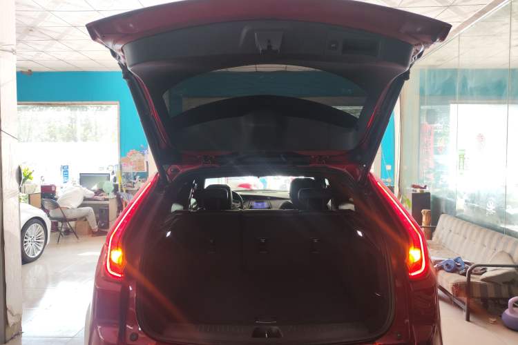 Used Cadillac XT4 2021 28T Two-Wheel Drive Tech Edition Trunk