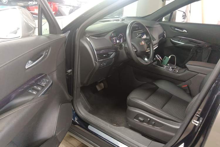 Used Cadillac XT4 2021 28T Two-Wheel Drive Tech Edition Interior 3