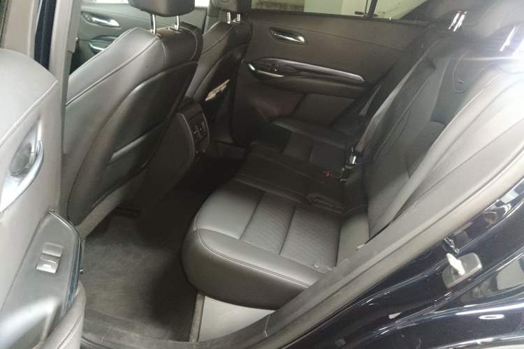 Used Cadillac XT4 2021 28T Two-Wheel Drive Tech Edition Interior 4