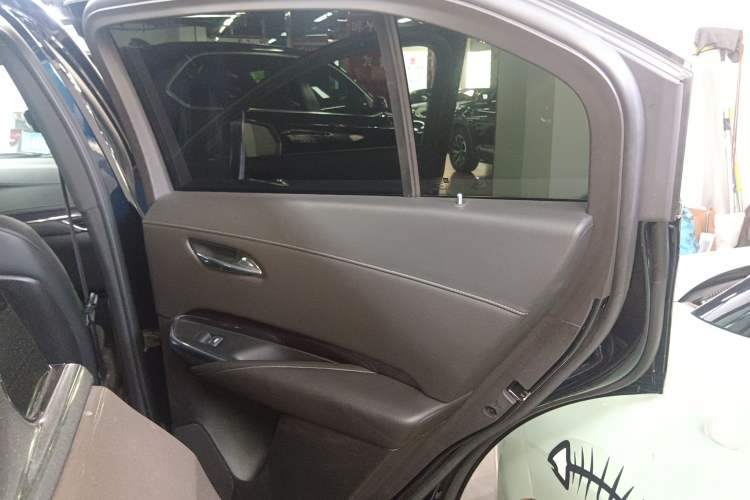 Used Cadillac XT4 2021 28T Two-Wheel Drive Tech Edition Interior 6