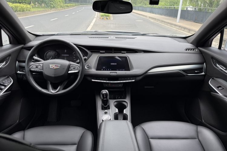 Used Cadillac XT4 2021 28T Two-Wheel Drive Luxury Version Interior 6