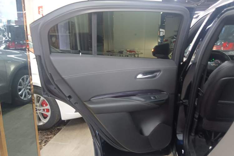 Used Cadillac XT4 2021 28T Two-Wheel Drive Tech Edition Interior 8
