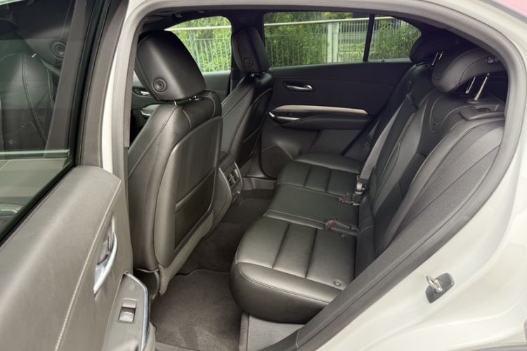 Used Cadillac XT4 2021 28T Two-Wheel Drive Luxury Version Interior 8