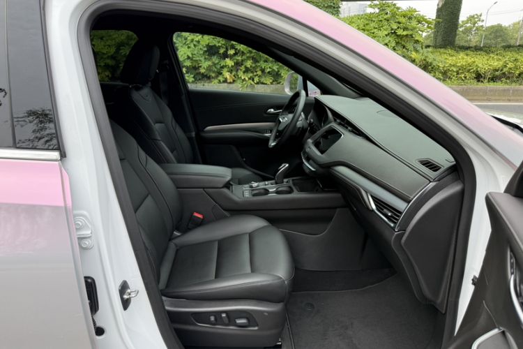 Used Cadillac XT4 2021 28T Two-Wheel Drive Luxury Version Interior 9