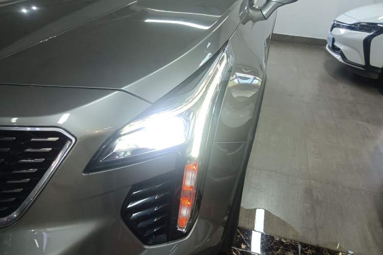 Used Cadillac XT4 2021 28T Two-Wheel Drive Tech Edition Left Front Headlight