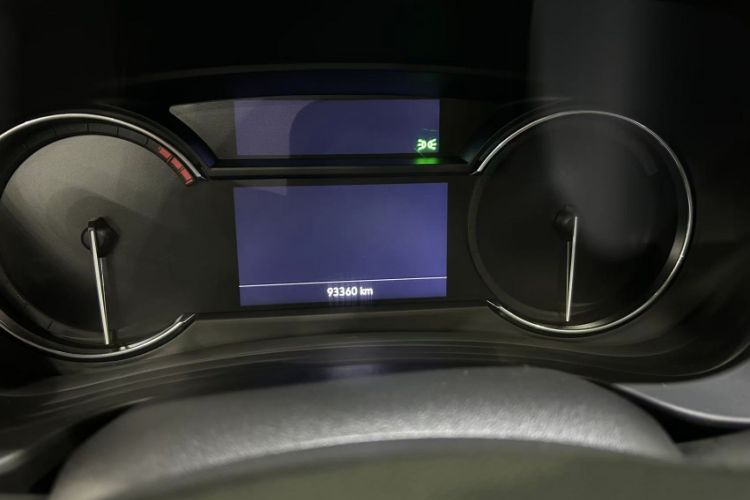 Used Cadillac XT4 2021 28T Two-Wheel Drive Luxury Version Odometer Close Up