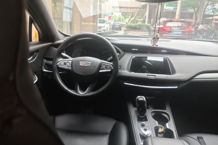 Used Cadillac XT4 2021 28T Two-Wheel Drive Luxury Version Steering Wheel