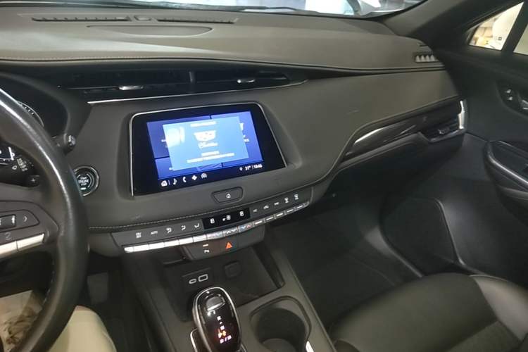 Used Cadillac XT4 2021 28T Two-Wheel Drive Tech Edition Audio And AC Panel